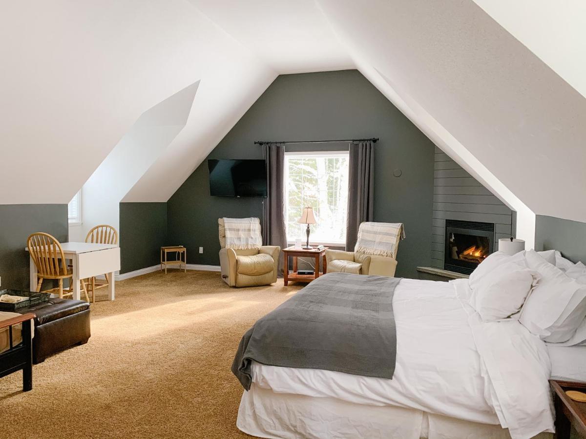 The Inn At The Ninth Hole Bed & Breakfast Salmon Arm Exteriör bild