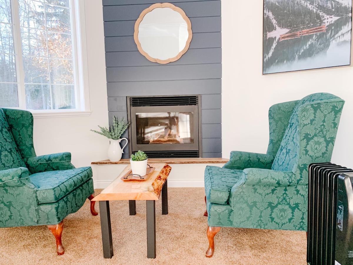 The Inn At The Ninth Hole Bed & Breakfast Salmon Arm Exteriör bild