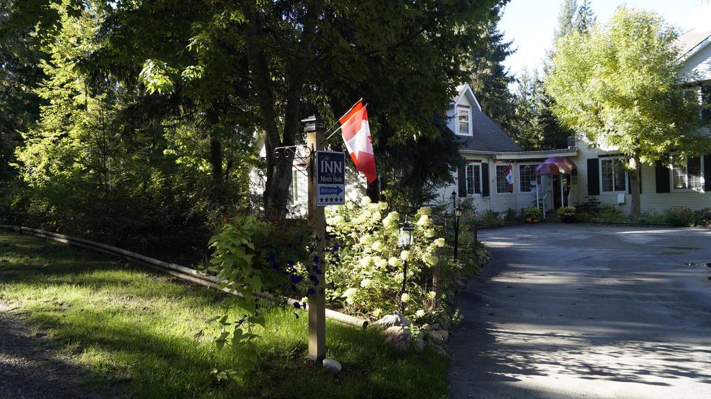 The Inn At The Ninth Hole Bed & Breakfast Salmon Arm Exteriör bild