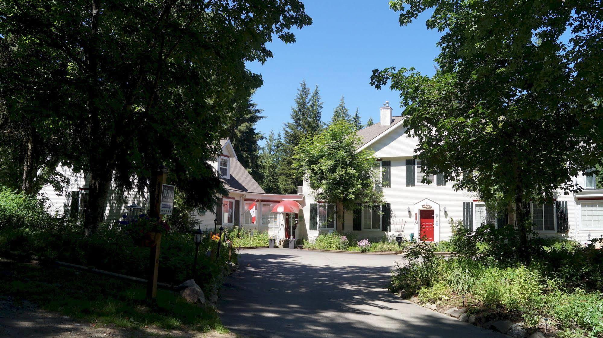 The Inn At The Ninth Hole Bed & Breakfast Salmon Arm Exteriör bild