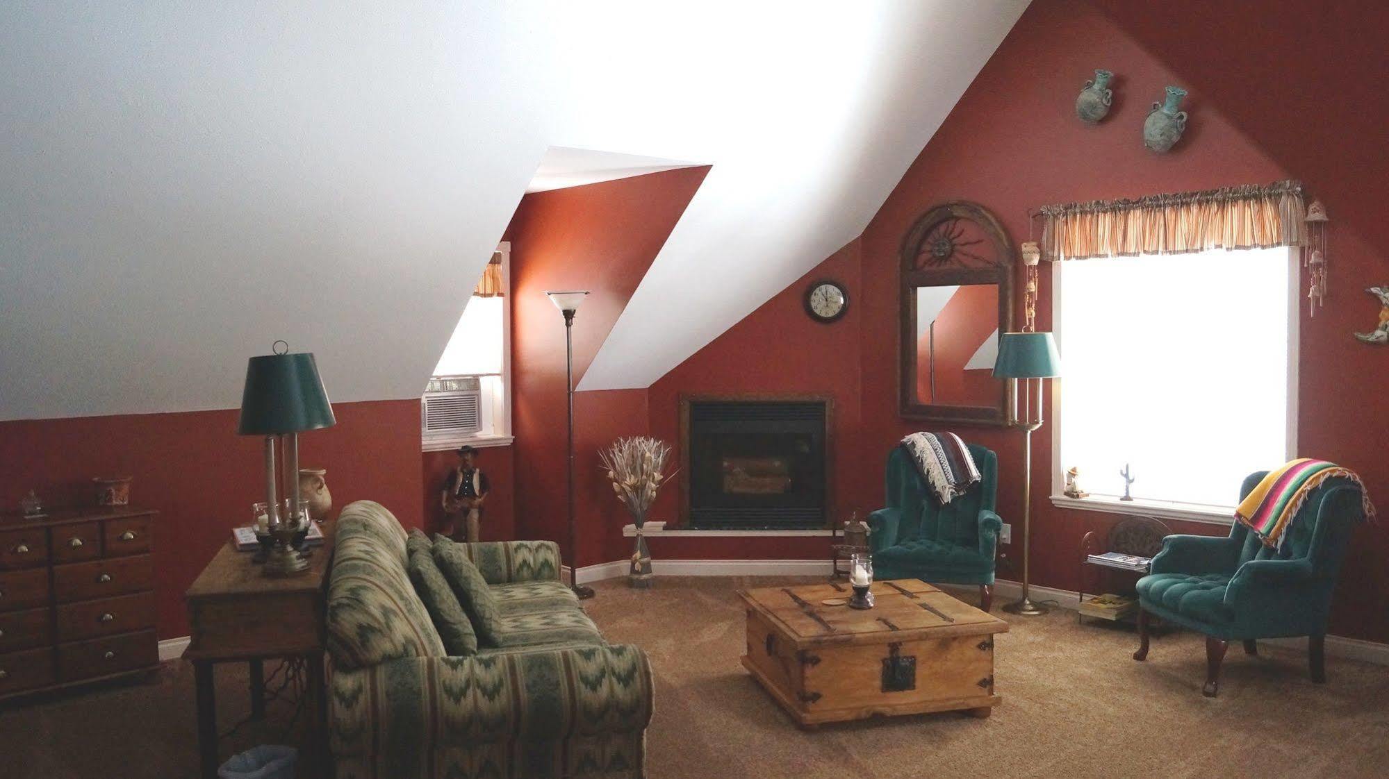 The Inn At The Ninth Hole Bed & Breakfast Salmon Arm Exteriör bild